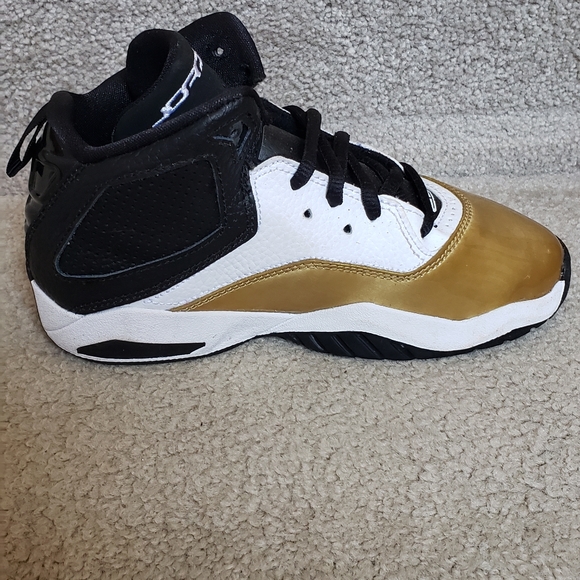 boys jordan basketball shoes